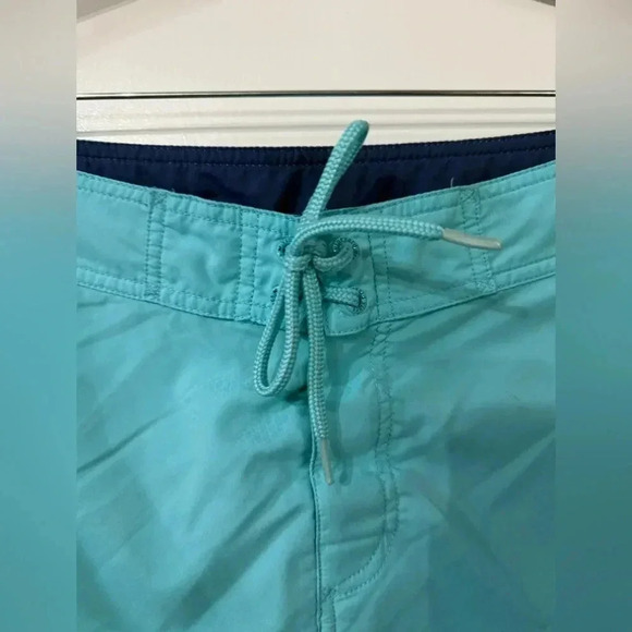 Vineyard Vines Men’s Light Blue Unlined Solid Stretch Board Shorts - Size 33 - Picture 4 of 10